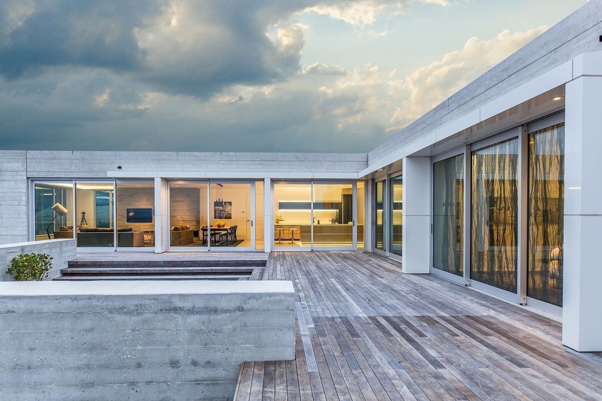 Weir Residence: concrete in contrast