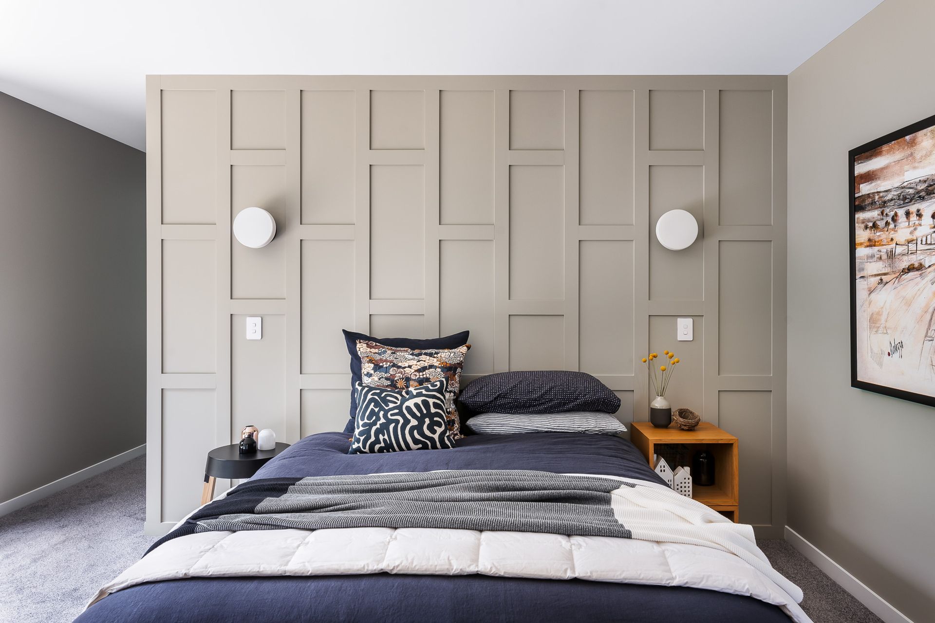 The vertical motif has been repeated in the main bedroom as a striking battened bedhead feature.