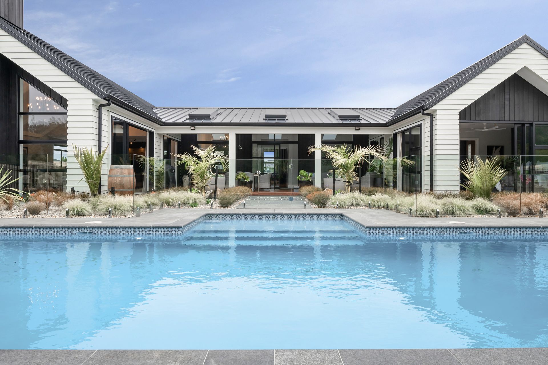  Outside, a covered veranda brightened by APL skylights from Vantage Windows sits privately sheltered within the three walls, looking out across the tranquil views.