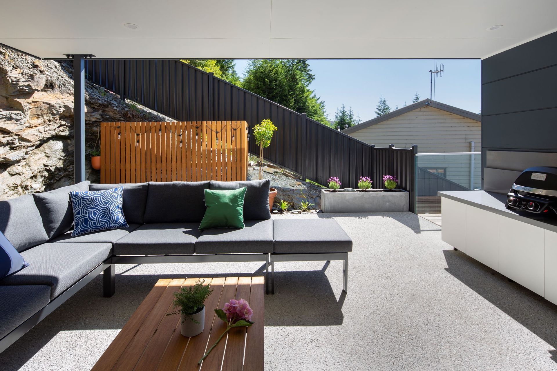 Vanda Place, Outdoor Area