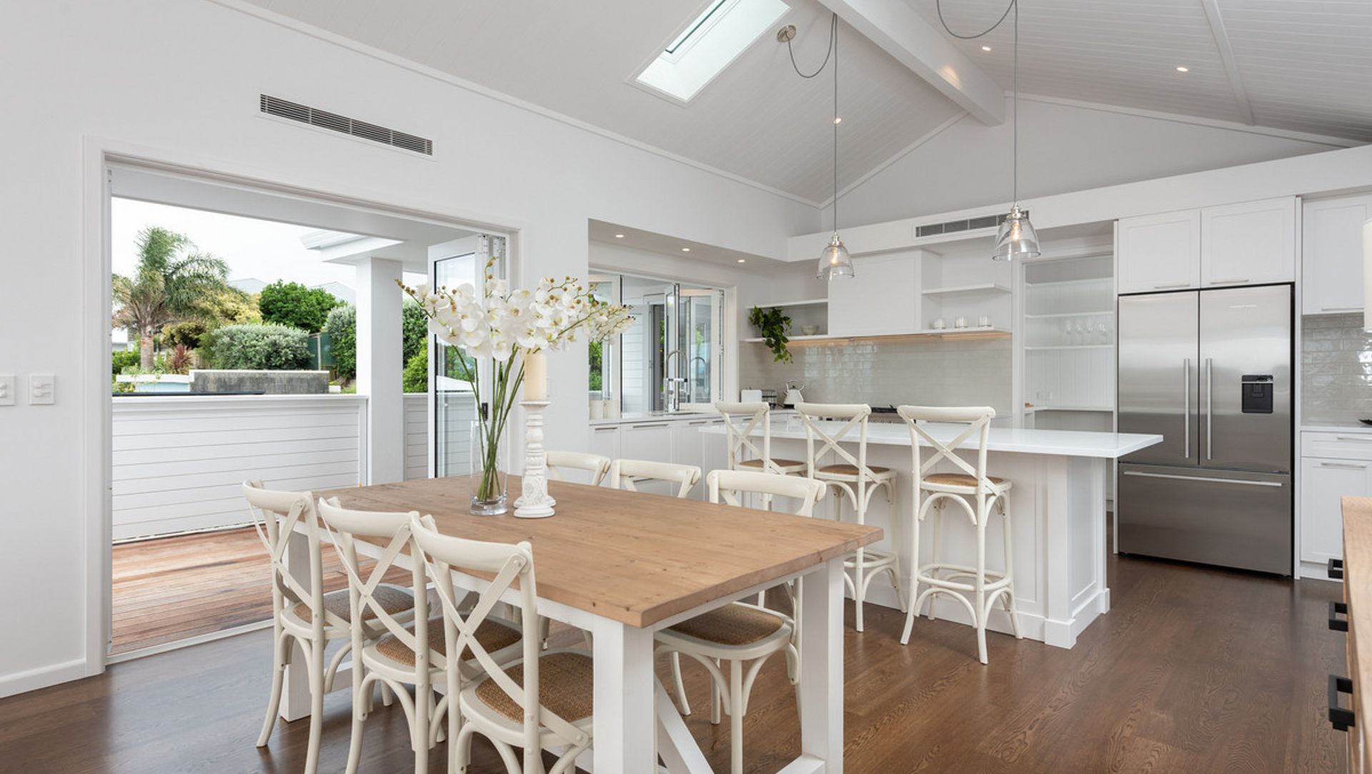 Singapore Sling, Mount Maunganui banner