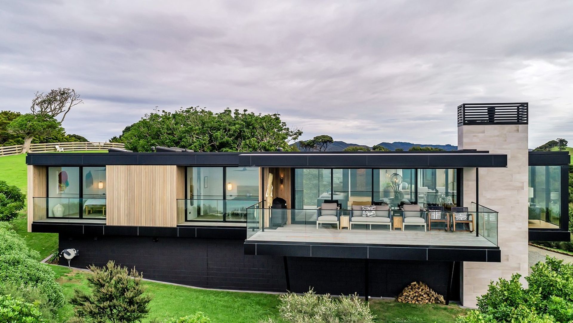 House Of The Year, Special Branch banner