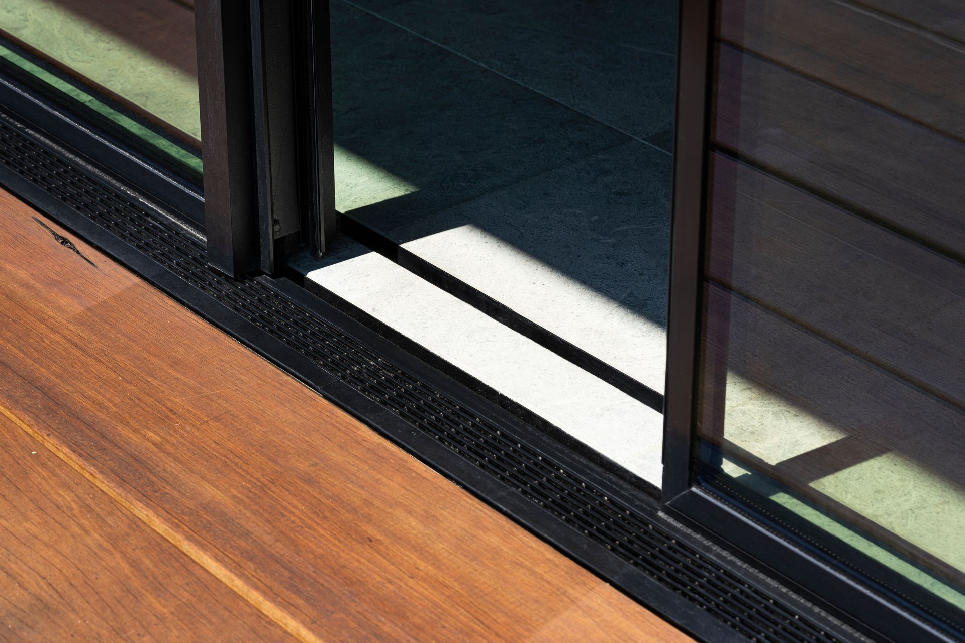 Zero threshold. Minimal. Simplicity. Luxury.