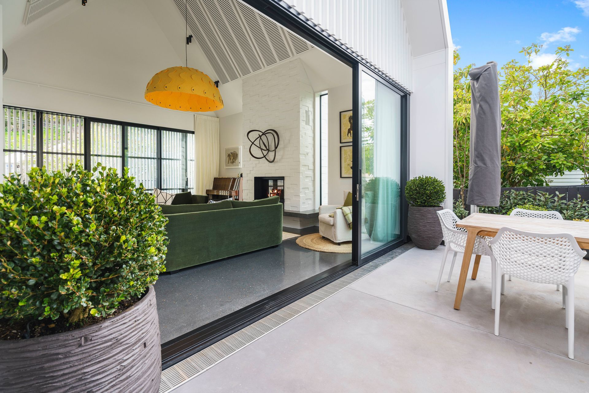 Stacking doors allow easy flow between the indoor and outdoor spaces while the level transition plays up the open pavilion feel.