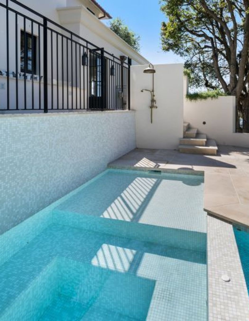 Lynda Kerry Interior Design | Andrew Barnyak Design | Snowflake Mosaic | Cathedral Limestone Alfresco