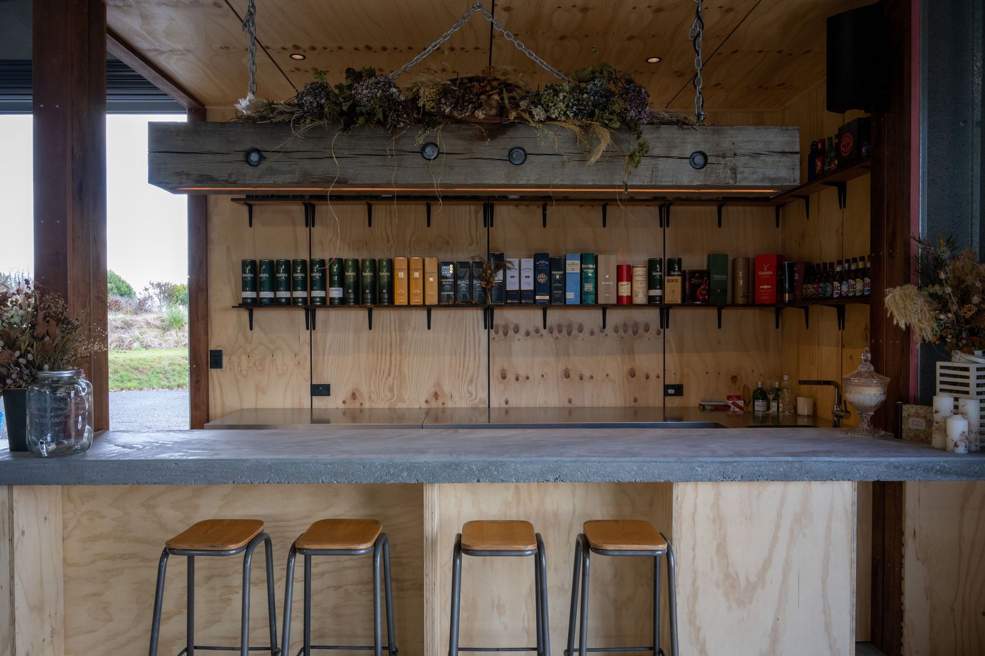 Pukekohe - Custom Built Office/Barn