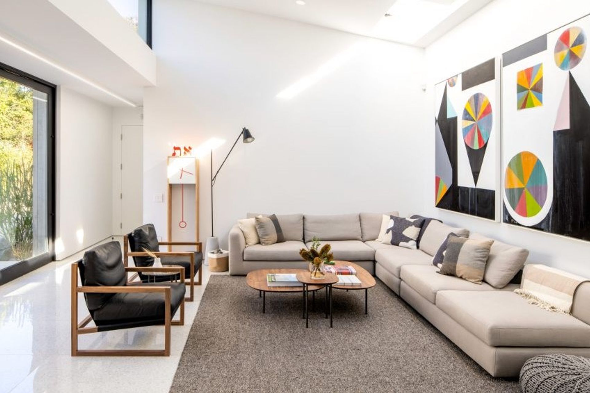 The EzyJamb framed door seamlessly blends into the interior of the living room (Souce: De Zeen)