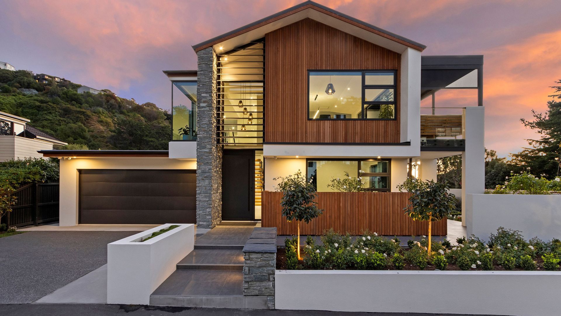 Award winning Beachside Beauty. banner