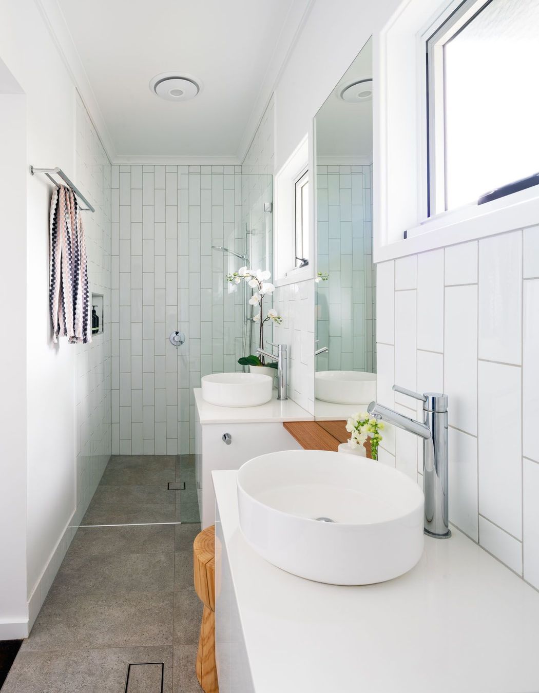 Touches of locally sourced hardwood timbers bring warmth to new spaces. Natural ventilation is featured in support of the SEQ lifestyle.