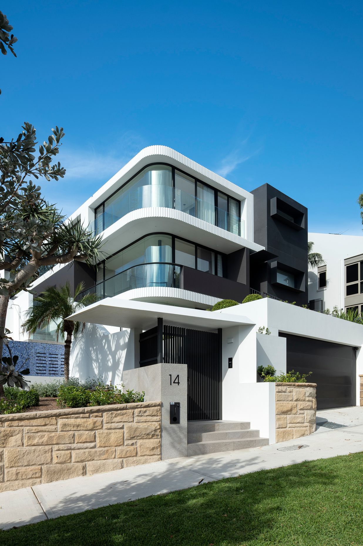 Rose Bay House I by Blue Label Construction Pty Ltd | ArchiPro AU