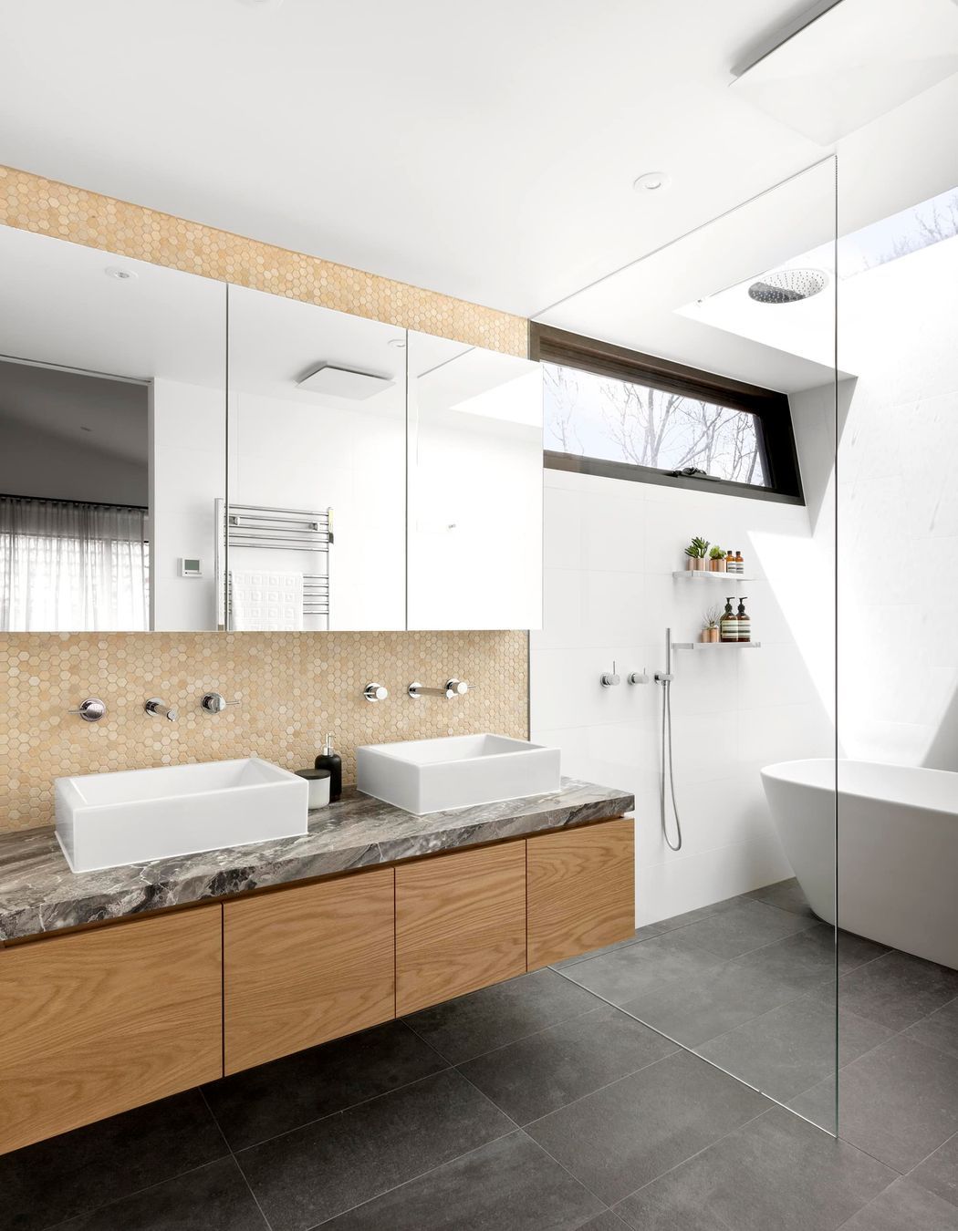 PHOTOGRAPHER : Dianna Snape