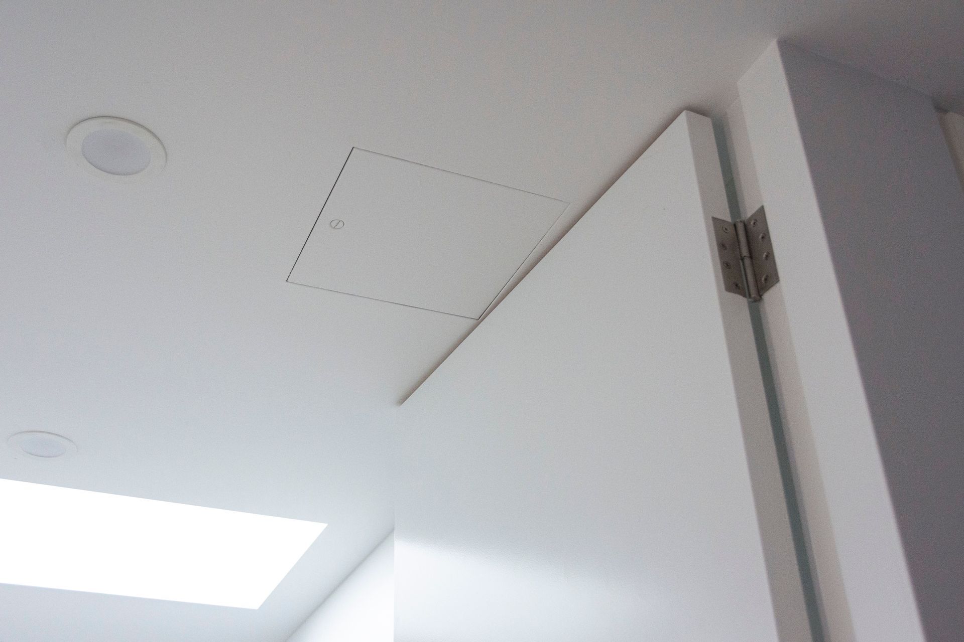 The bathroom door flawlessly transitions to the tiling when closed.