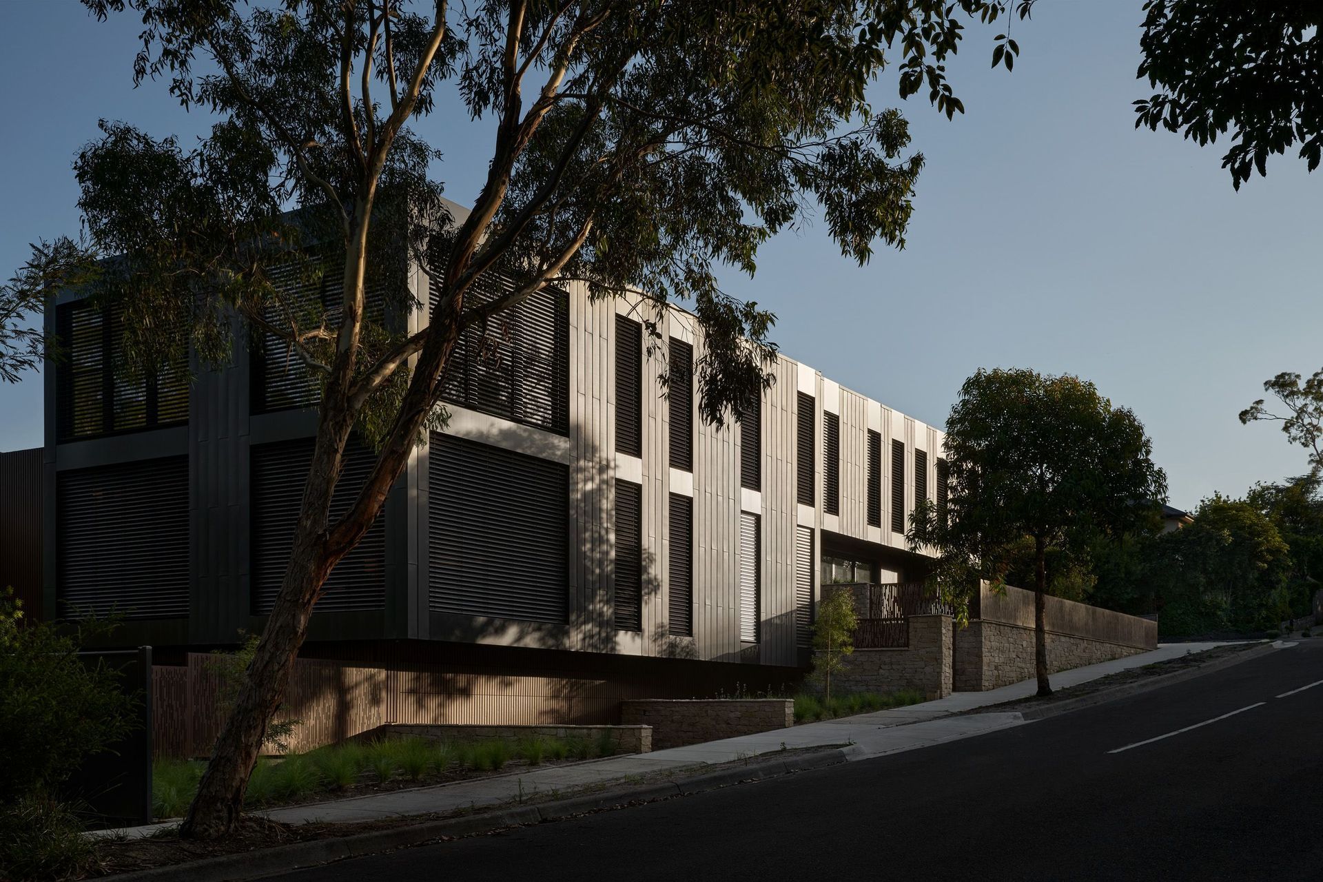 SOM Blinds | Motorised External Venetians | Finnis Architects | Photography | Damien Kook
