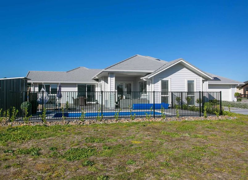 Bungalow with swimming pool
