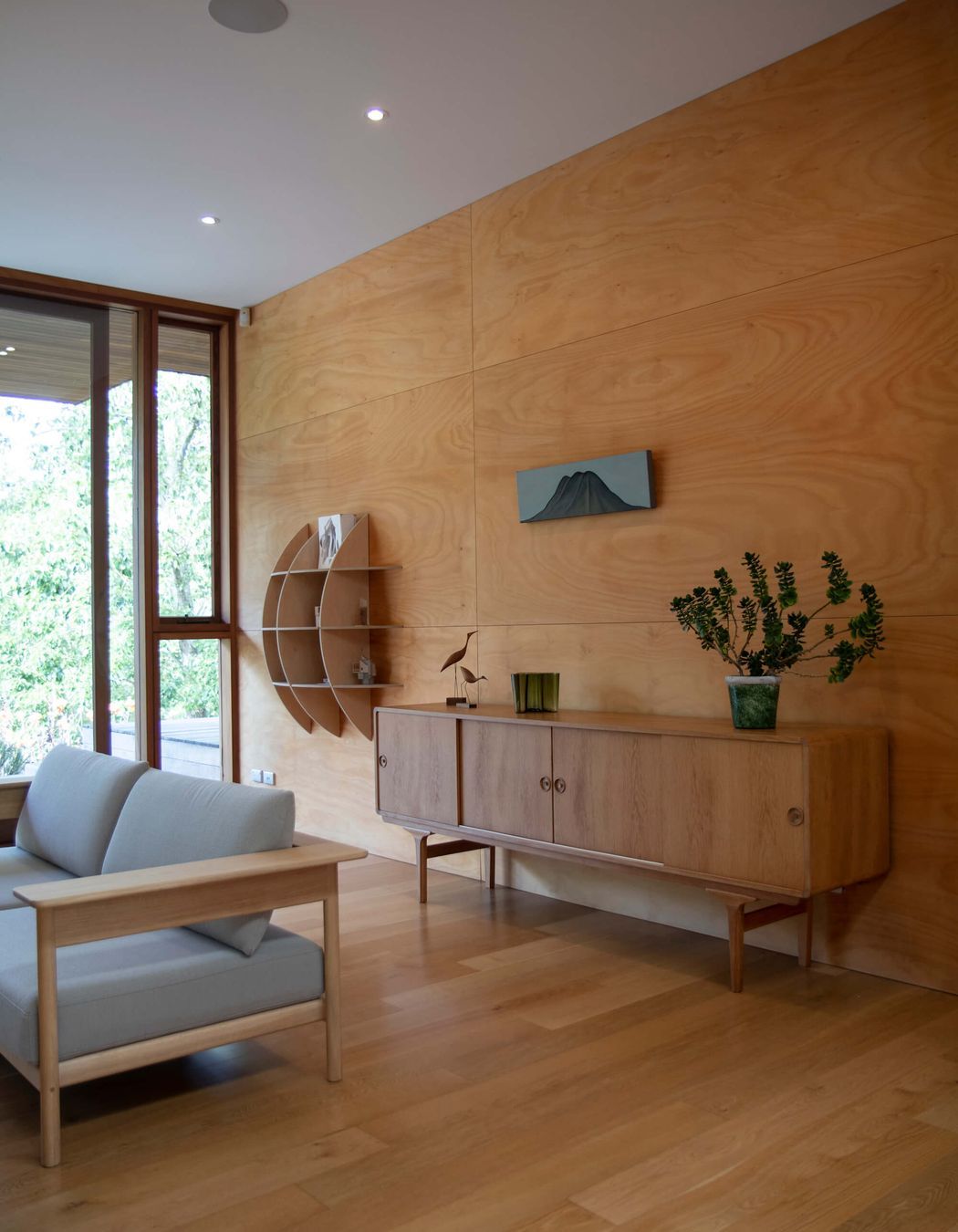 Waimauku House / Jo Craddock Architecture. Products Featured N-S01 Sofa by Karimoku Case Study Savoy Vase by Iittala Beak Birds by Warm Nordic Vintage Sideboard from Mr. Bigglesworthy