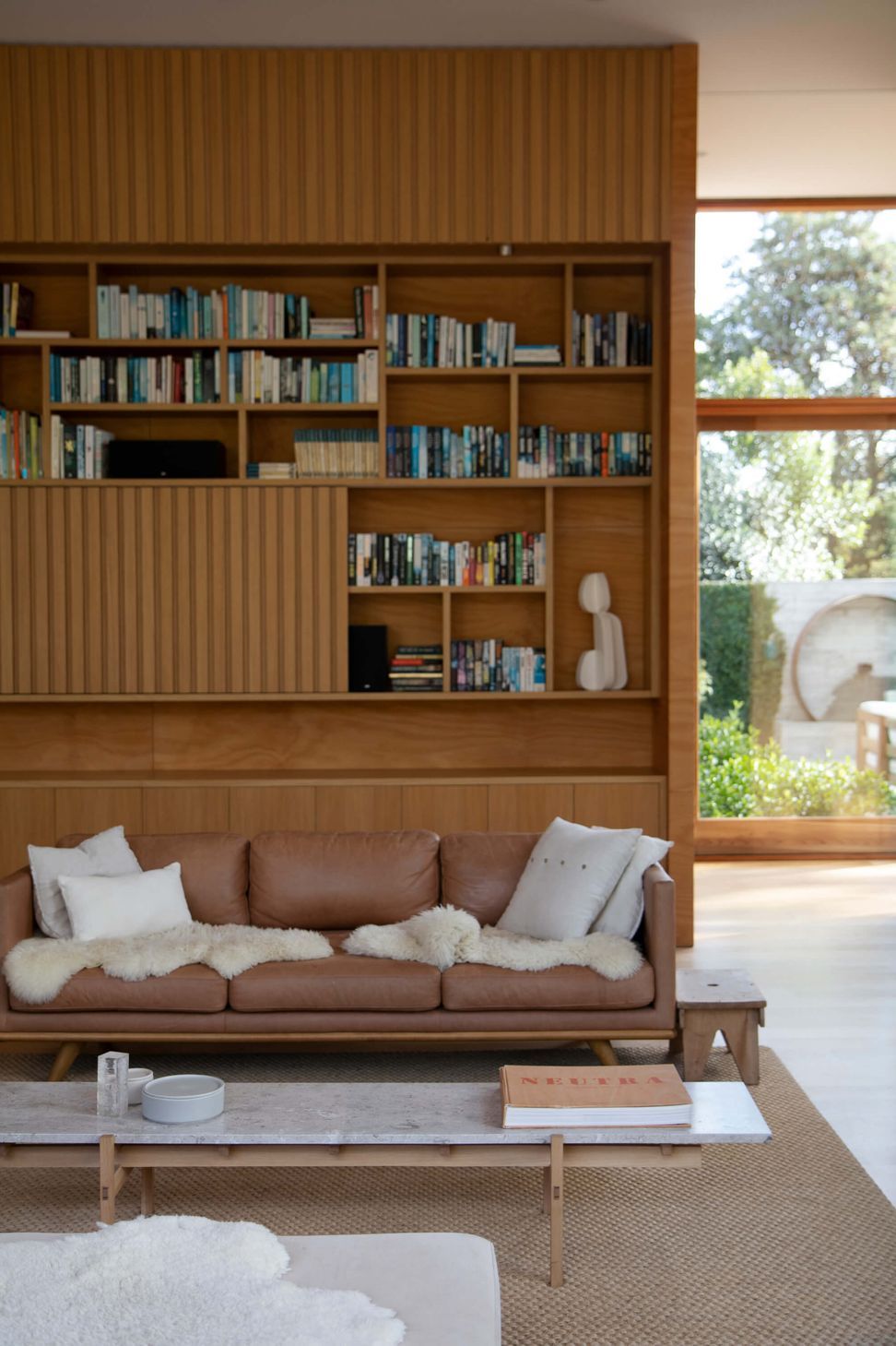 Waimauku House / Jo Craddock Architecture. ‍Product Featured ‍N-CT01 Coffee Table by Karimoku Case Study
