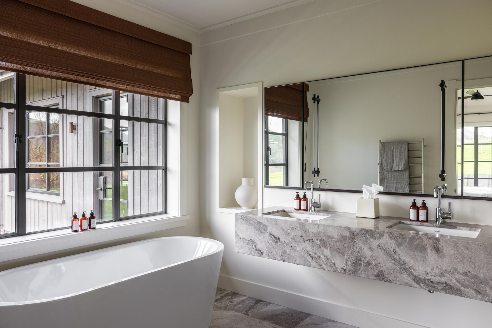 Euchre Lodge - Black Barn Luxury Retreat