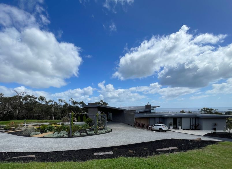 Country House - Redhill