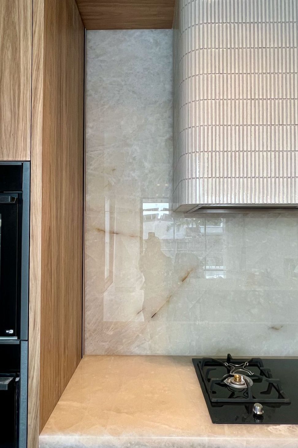 Kitchen-Rangehood-Splashback-.jpeg