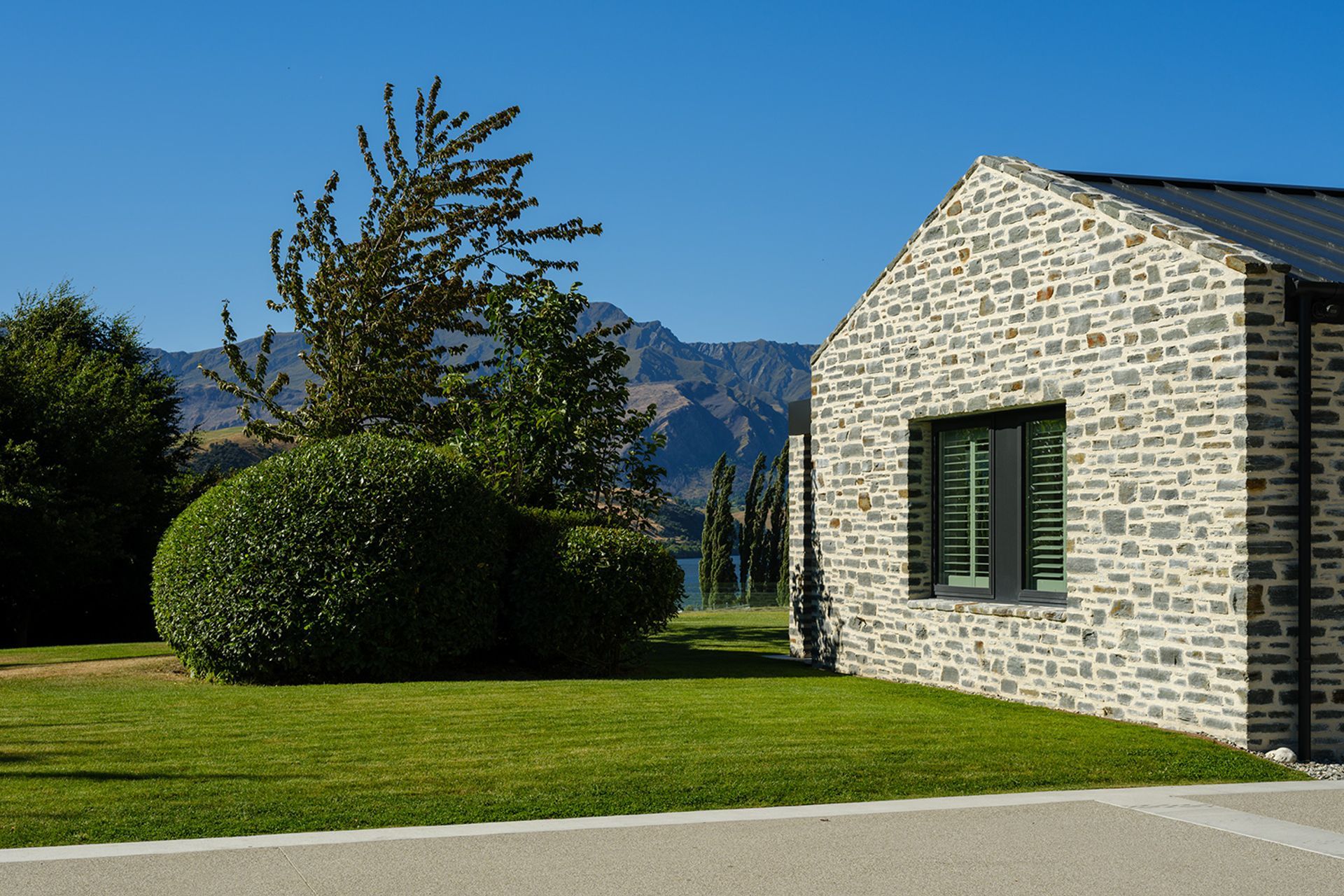 LandscapeLake-HayesDriveway.jpg