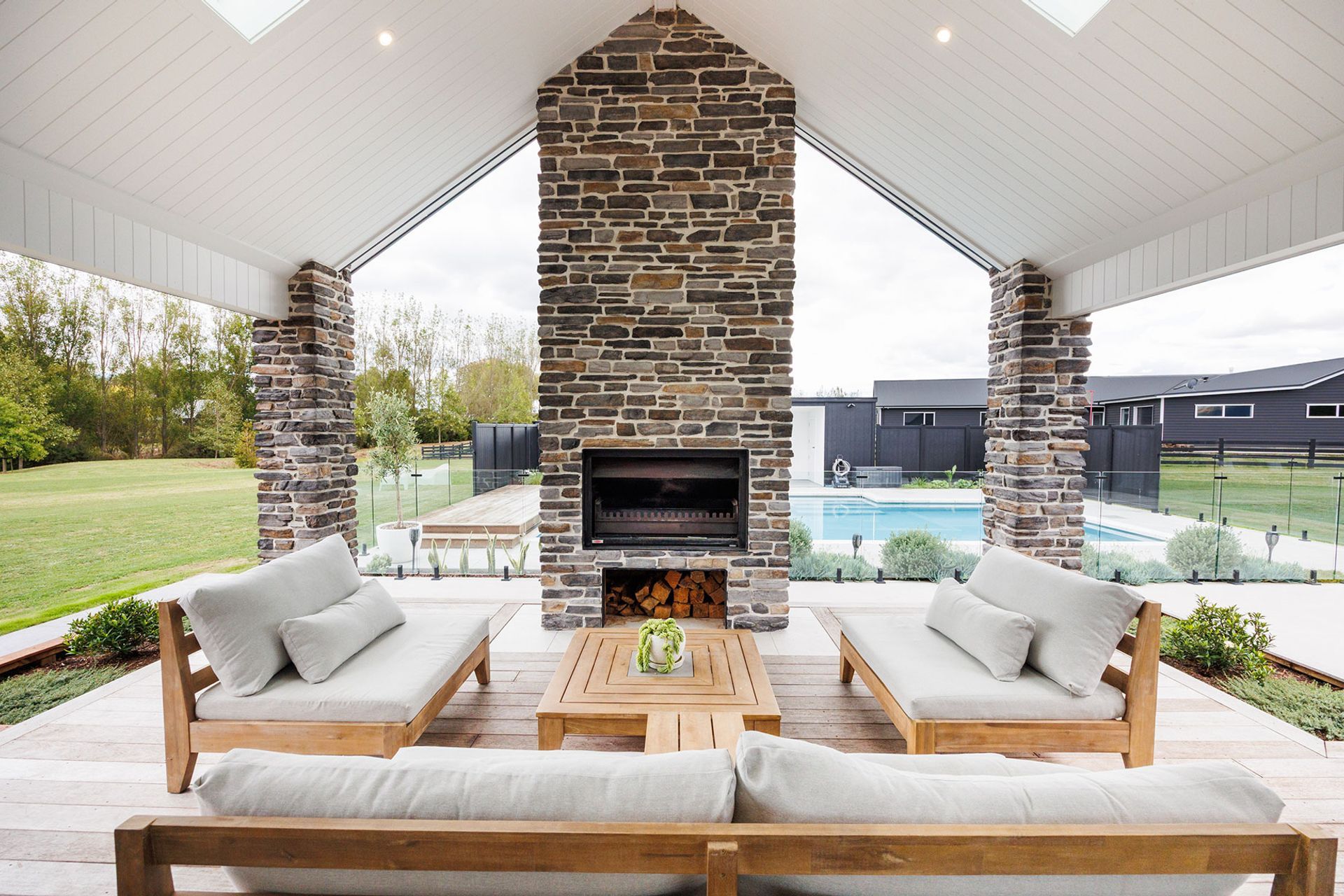 ManawatuZandercoveredoutdoorentertainingareawithfireplace.jpg