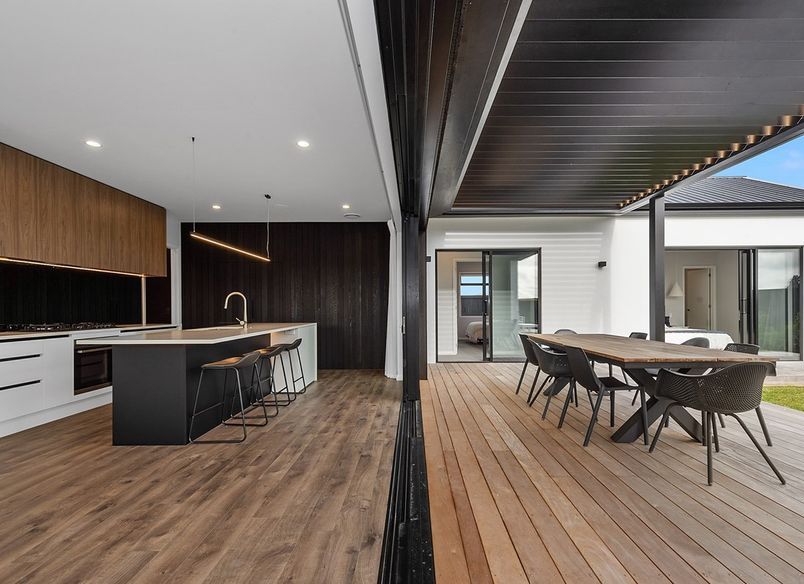 Indoor-Outdoor flow.