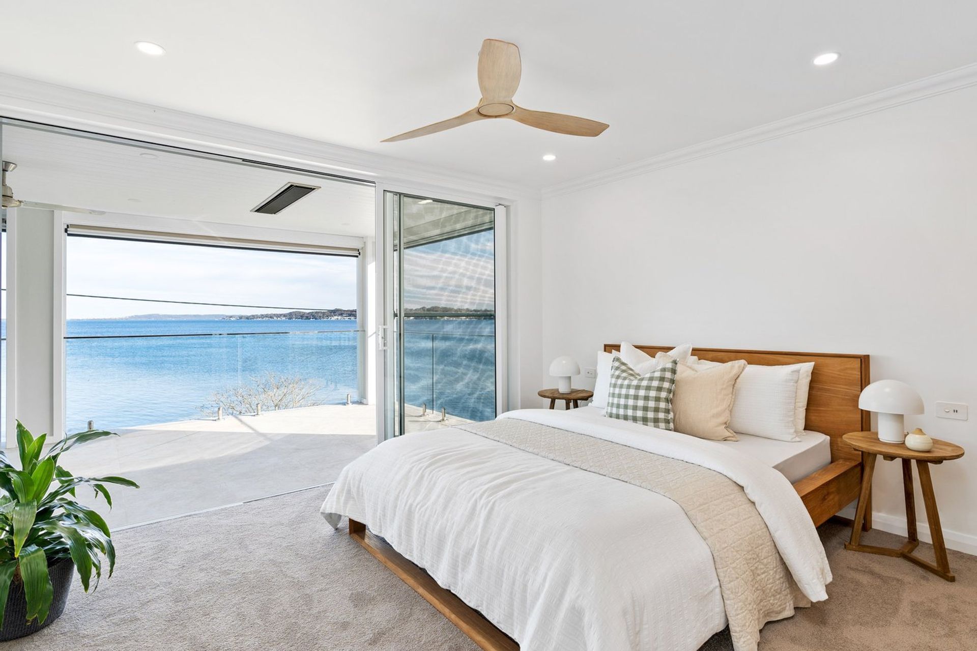 Bolton Point Residence - High End Residential