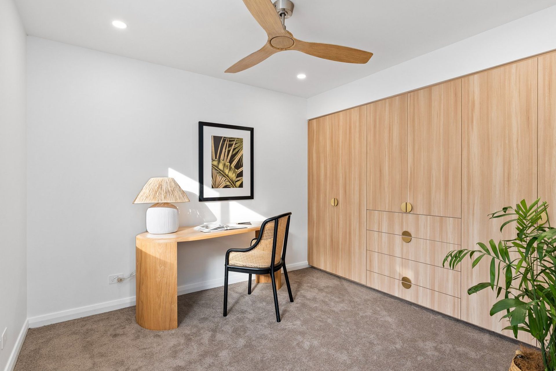 Bolton Point Residence - High End Residential