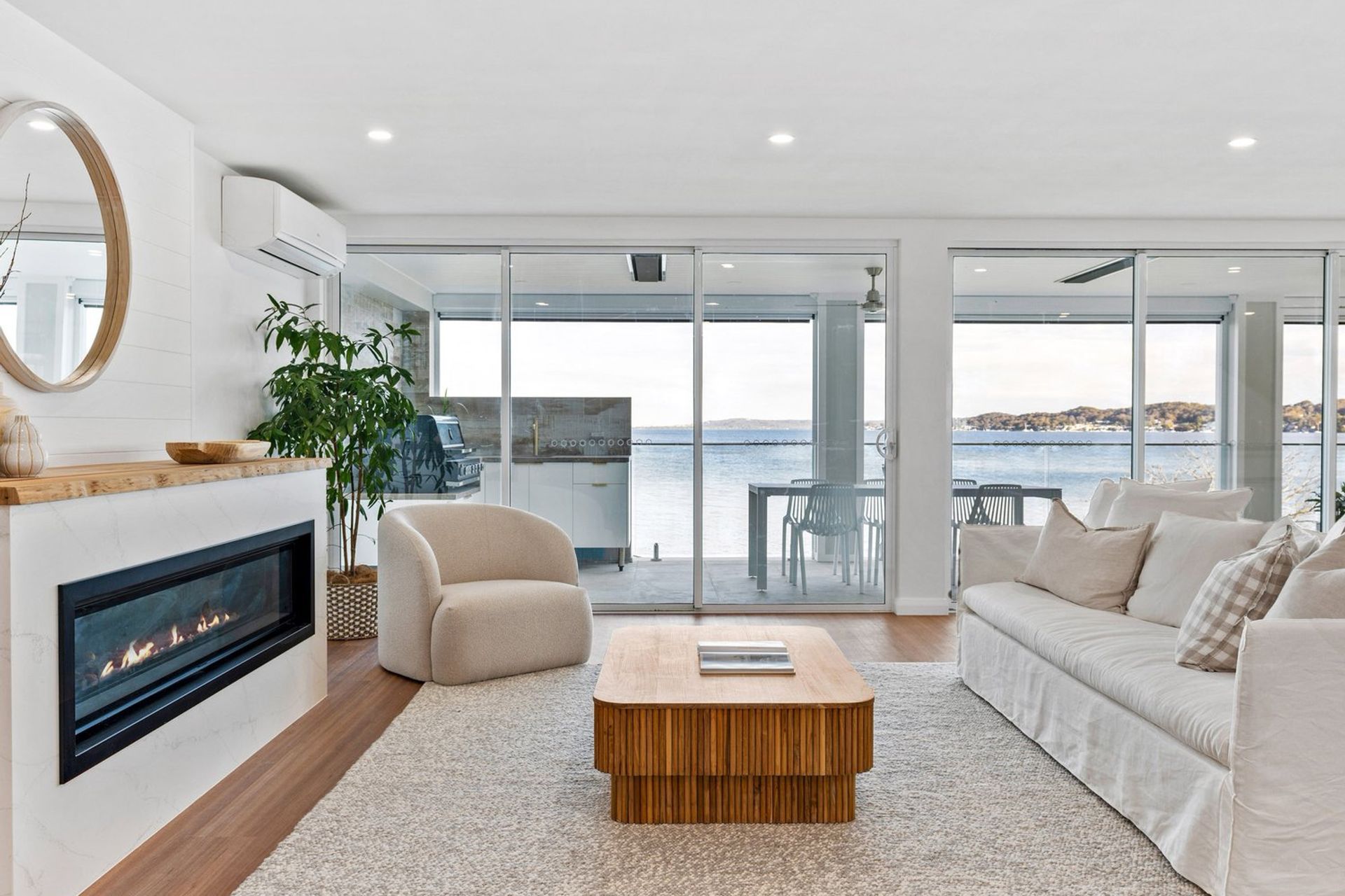 Bolton Point Residence - High End Residential