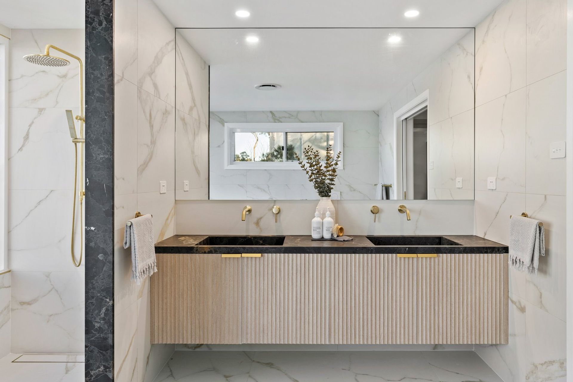 Bolton Point Residence - High End Residential