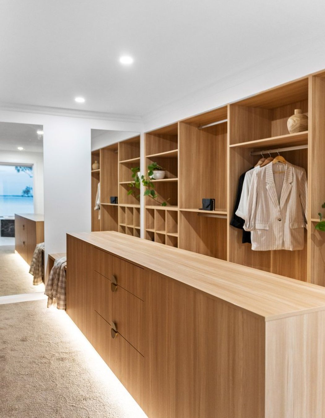 Bolton Point Residence - High End Residential