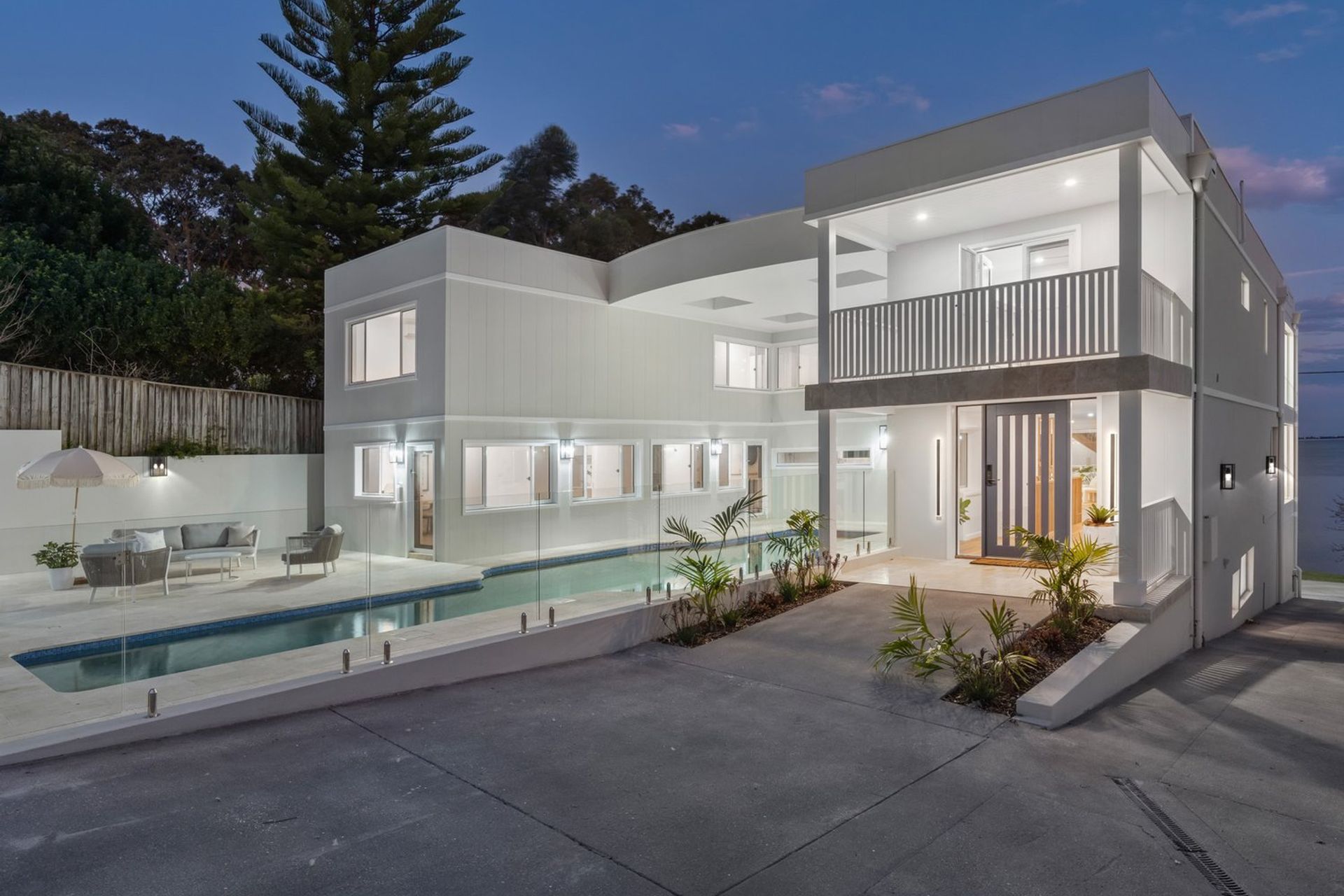 Bolton Point Residence - High End Residential