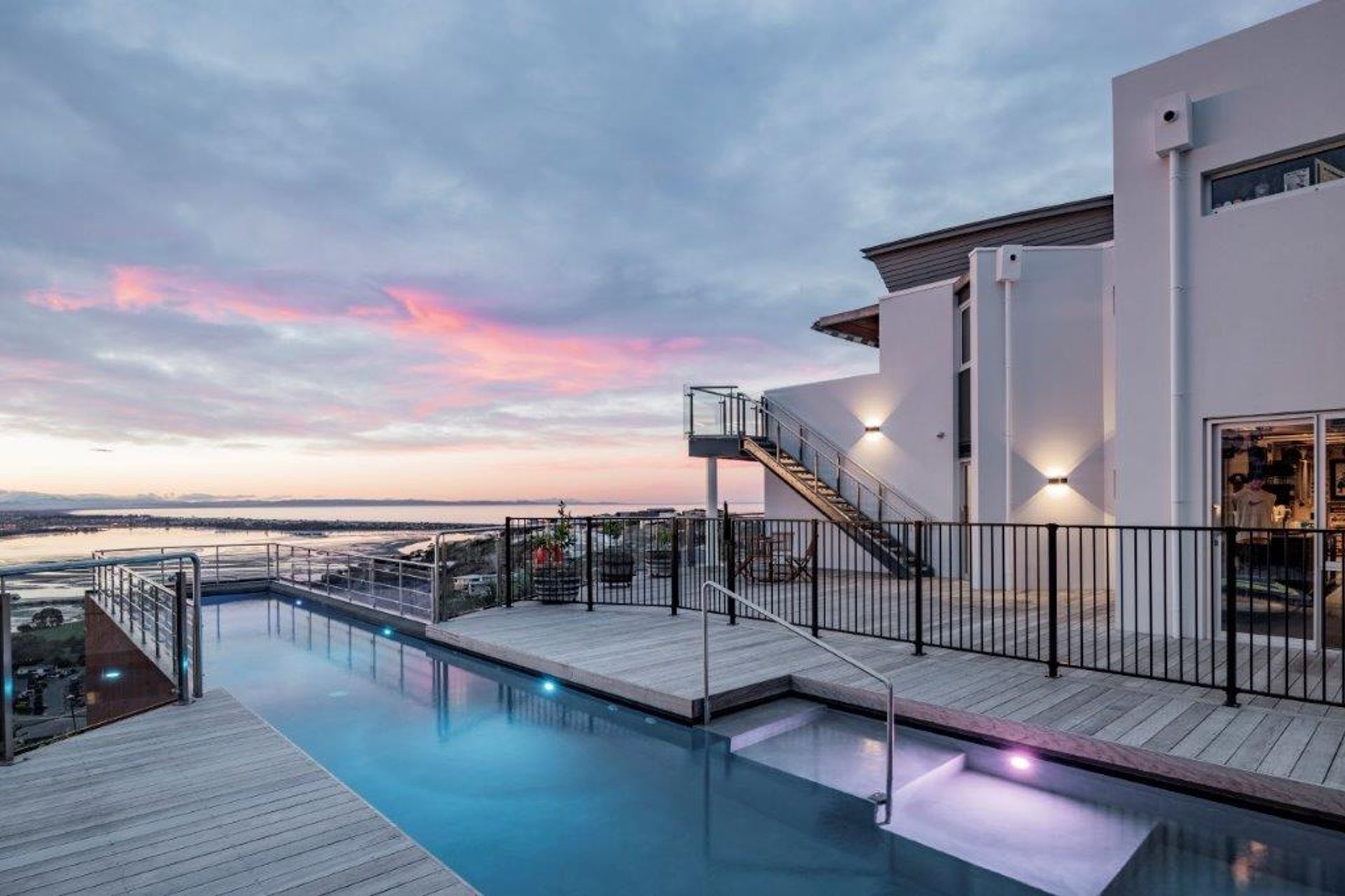 Redcliff's Residence