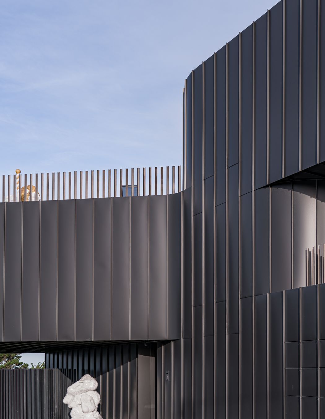 Cliffs Road Home - EURAMAX Ultra Matte Grey/Black