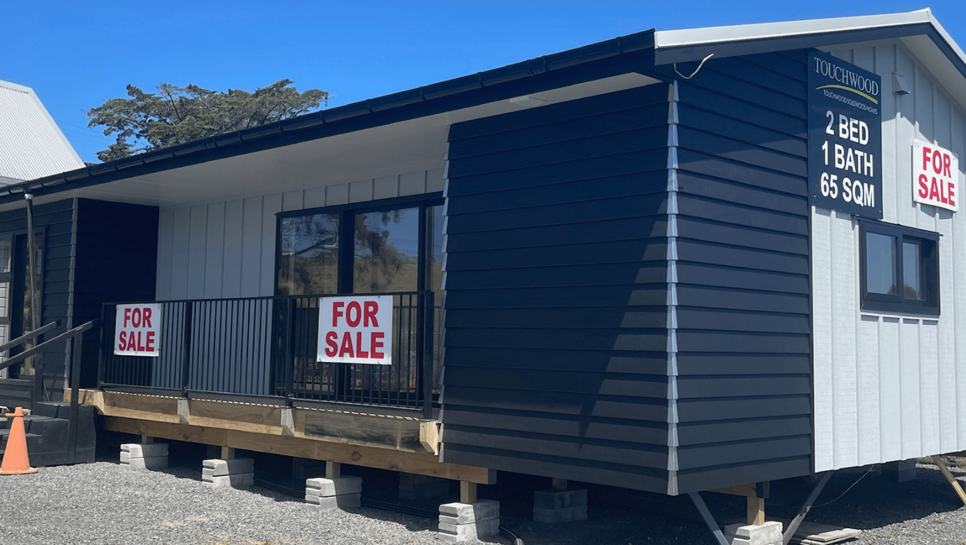 Sunset Beach House - 2-bed, 1-bath 65sqm banner