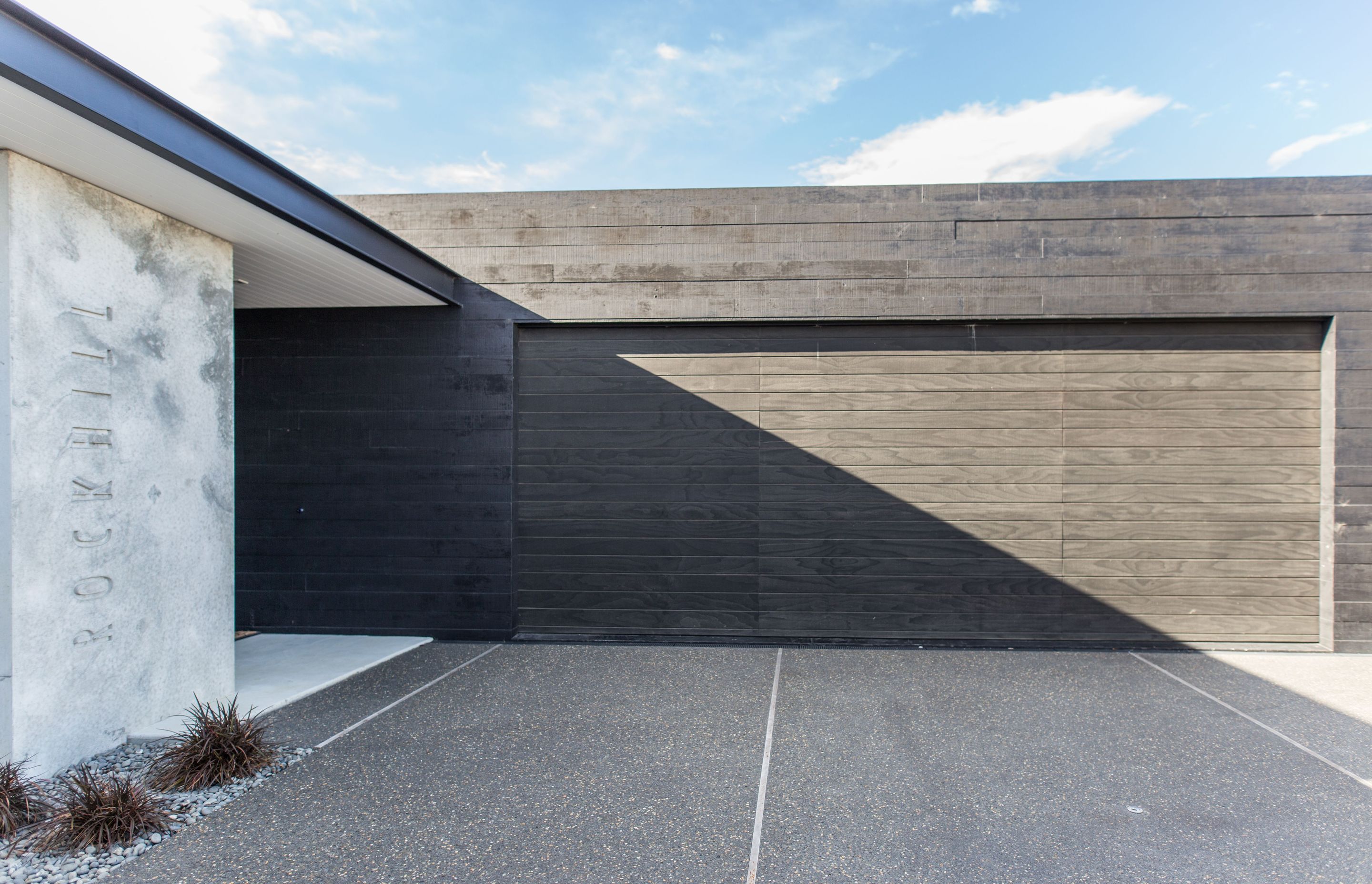 Weir Residence: concrete in contrast