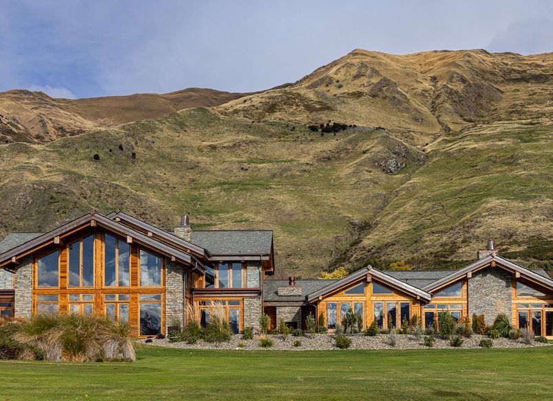 Wānaka alpine lodge with wellness retreat