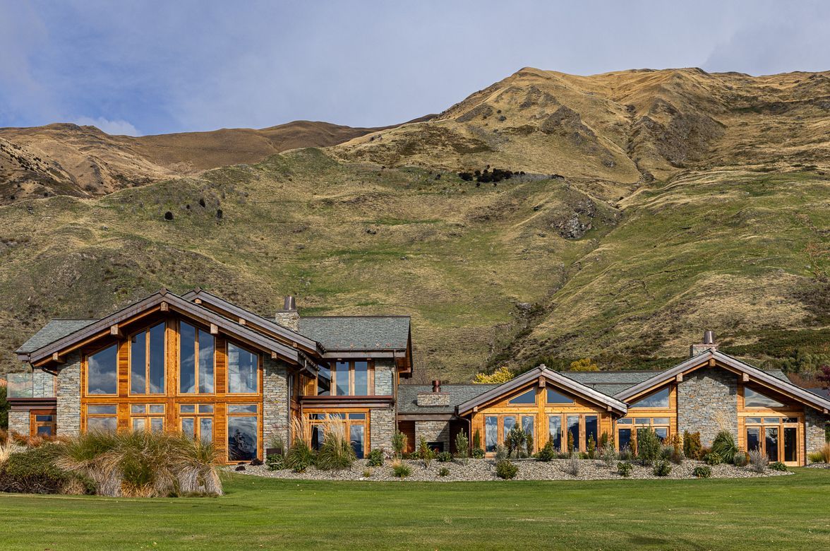 Wānaka alpine lodge with wellness retreat