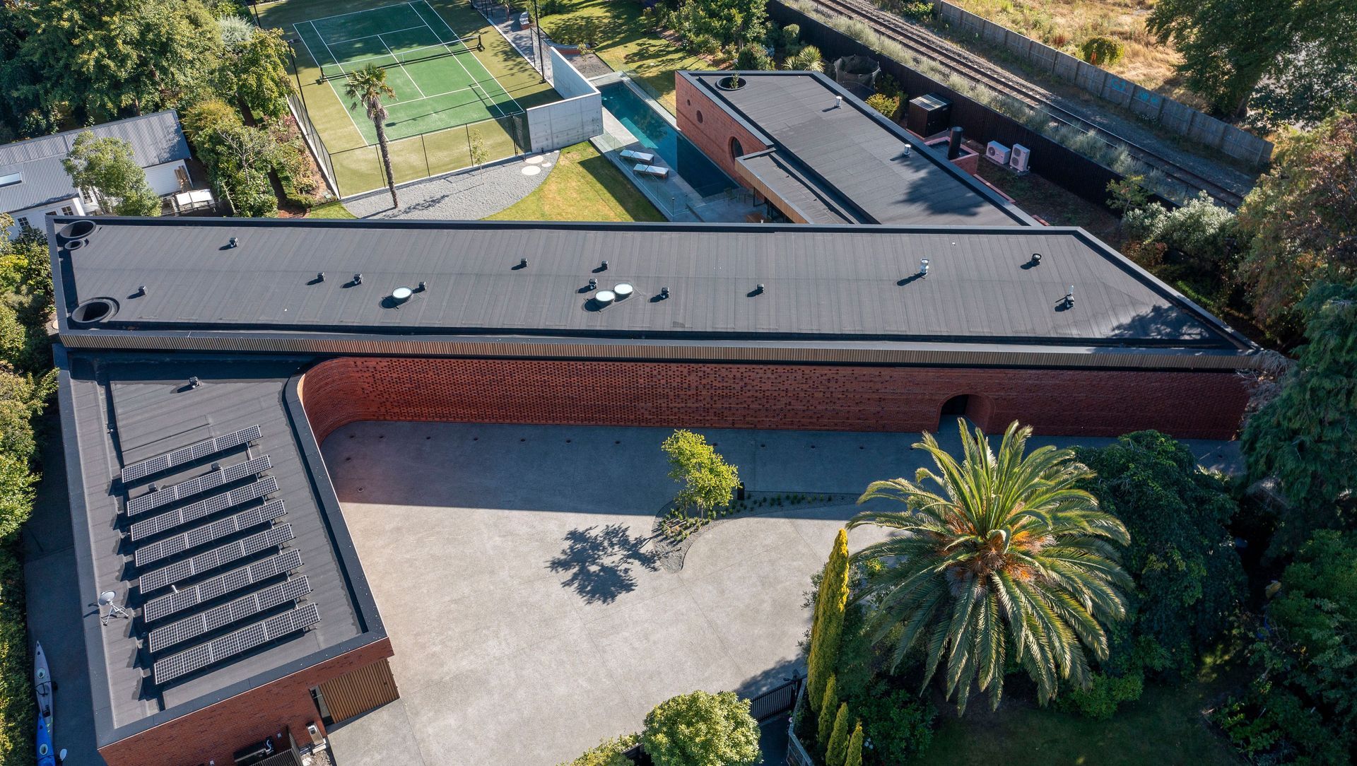 Z House aerial shot showing DUOTHERM Warm Roof in AGR Black