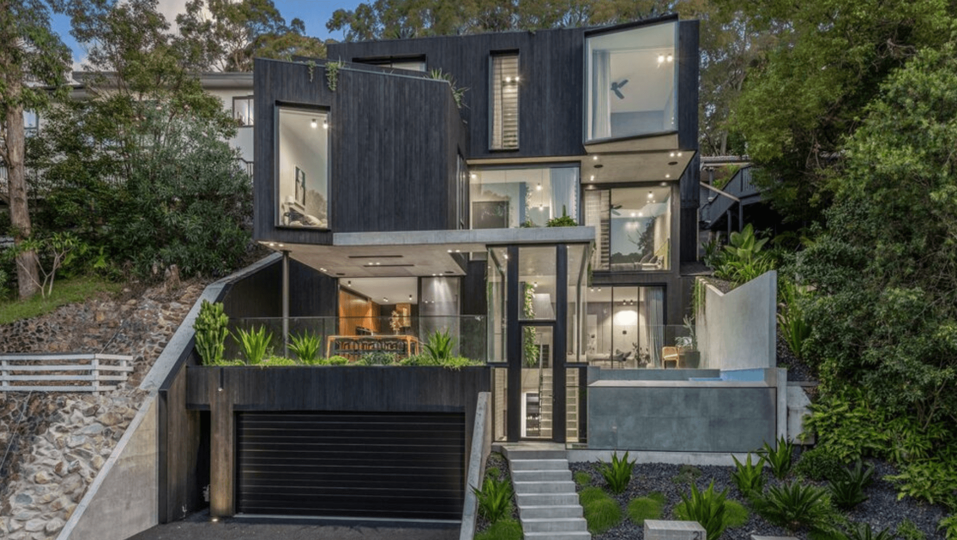 Flowerdale Avenue, Merewether banner