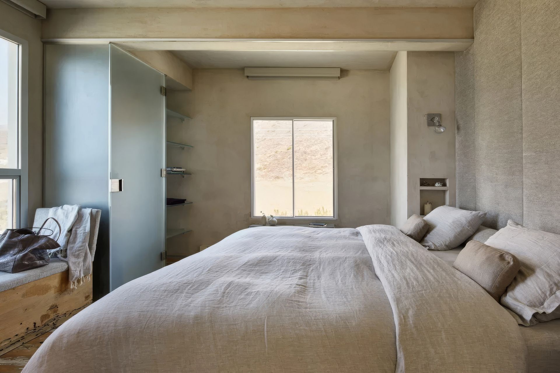 minimalist-modern-bedroom-neutral-luxury-interiorwebp-ap-compressed-upscaled-by-Replicate.jpg