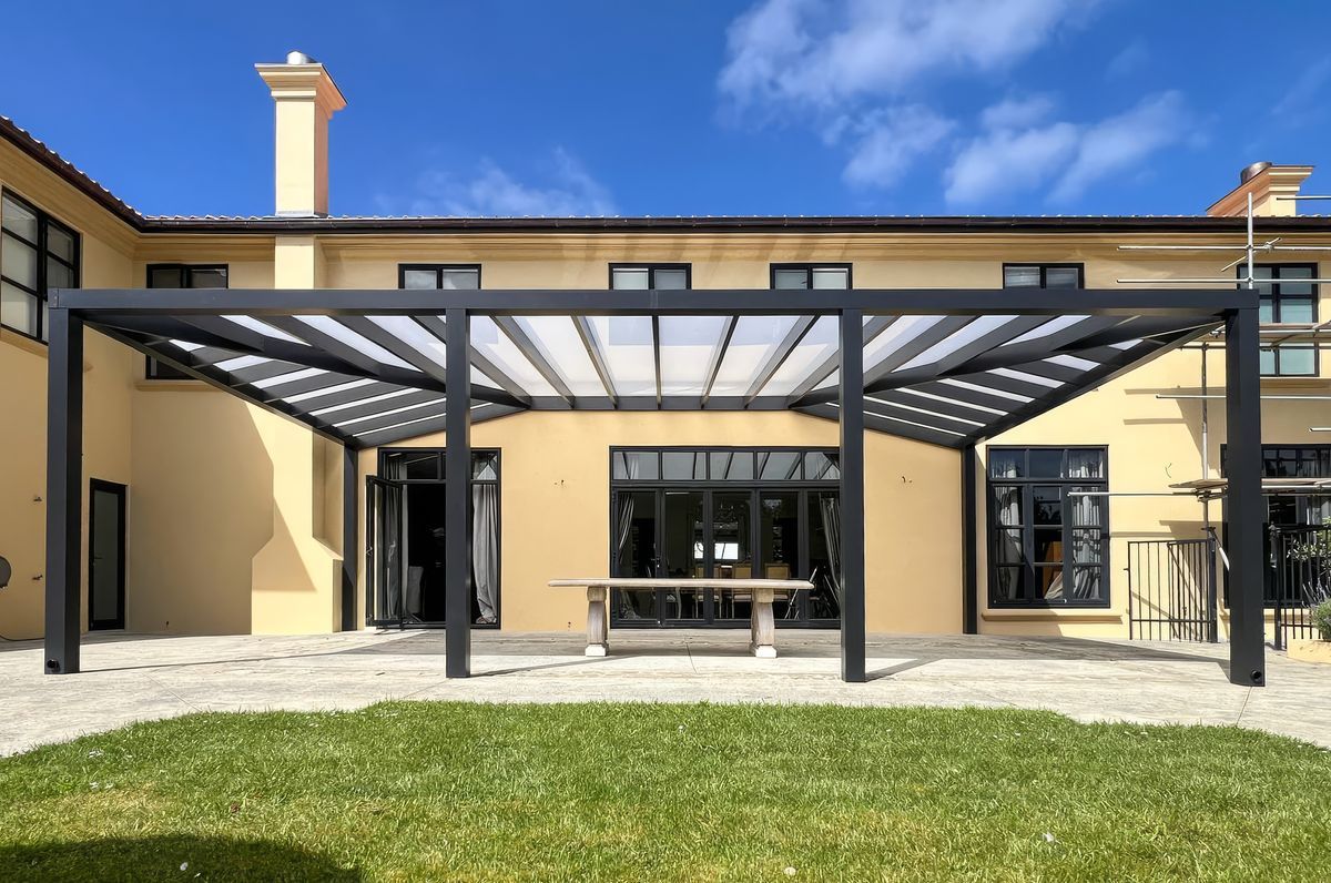 Muriwai Courtyard