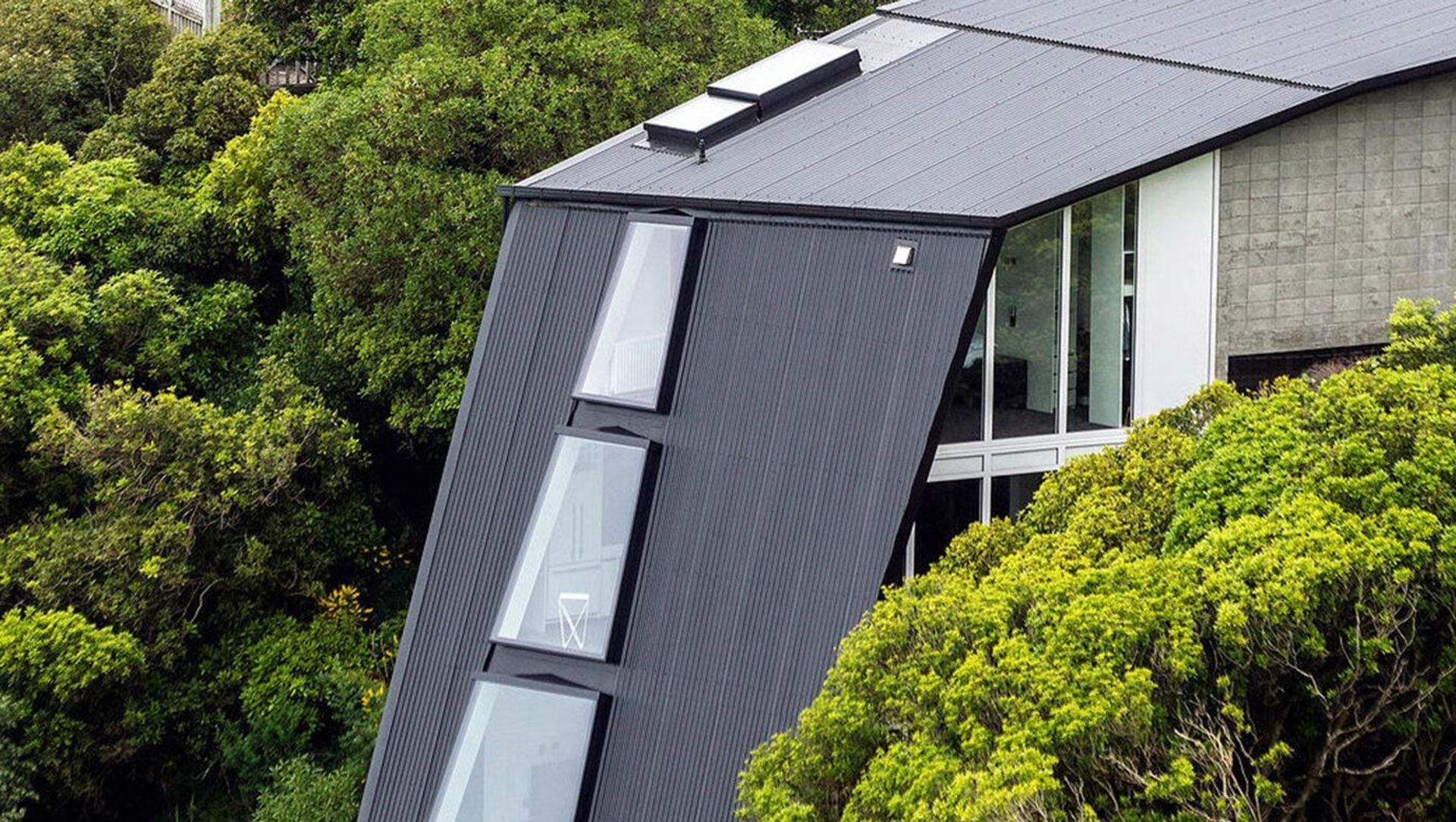 Cliffhanger Grand Design banner