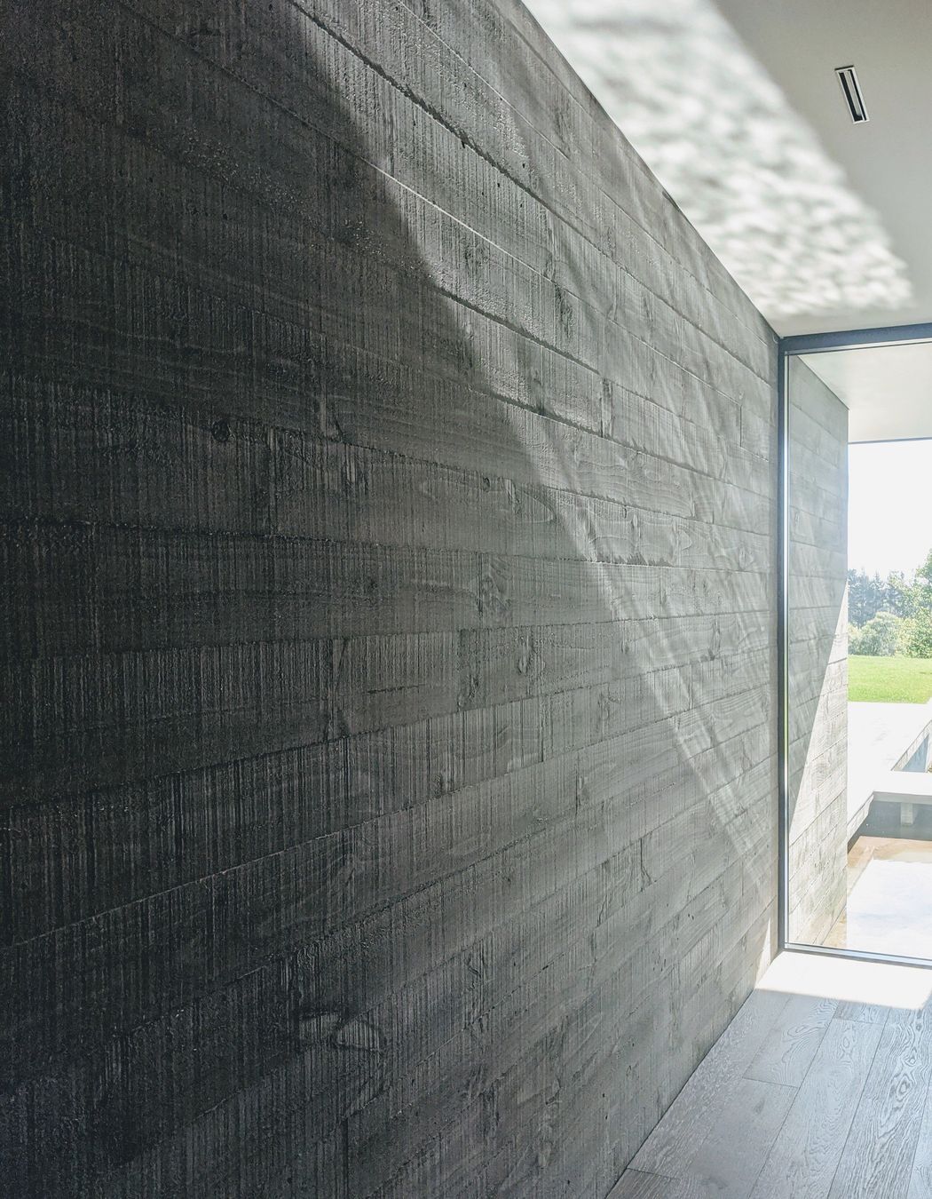 Insitu-concrete walls run seamlessly throughout the building from exterior to interior.
