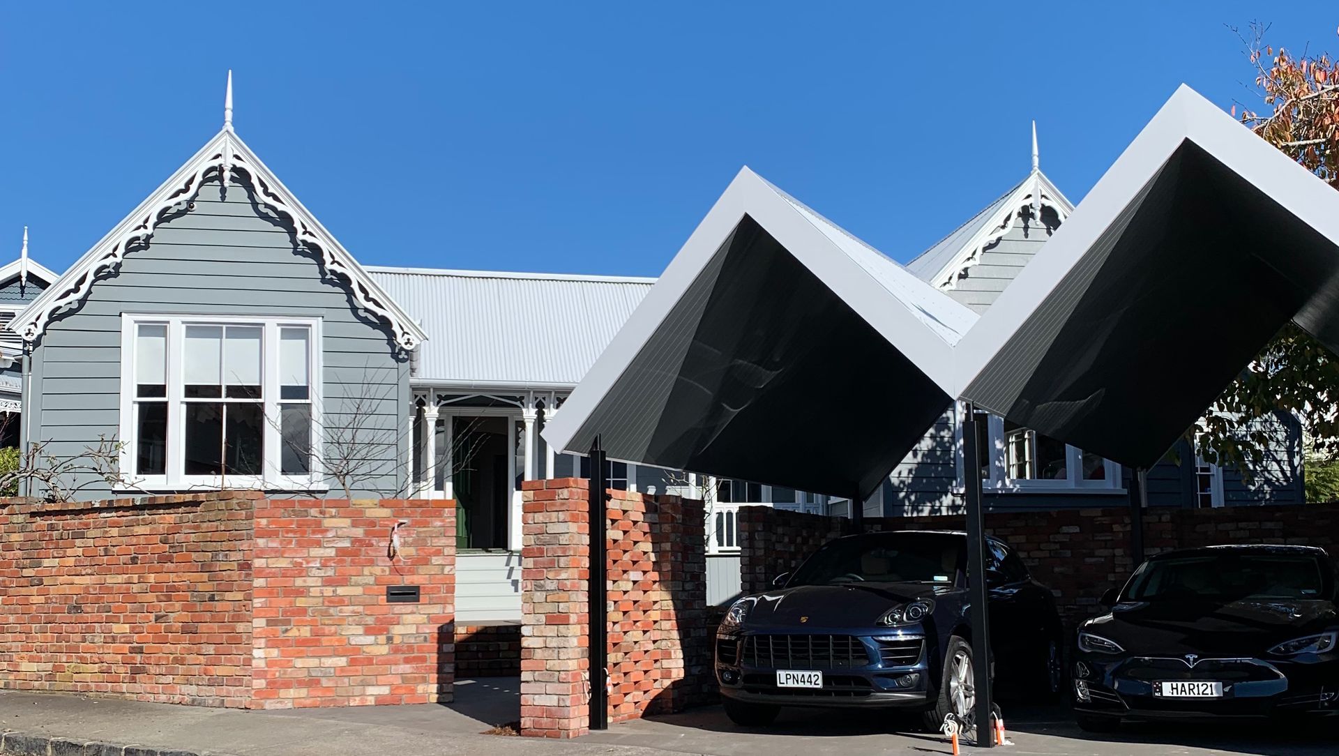 Heritage Addition, Parnell banner