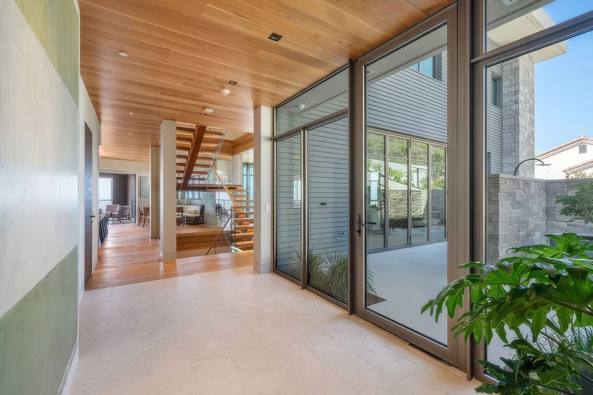 130Bluff05-ap-compressed-upscaled-by-Replicate.jpg