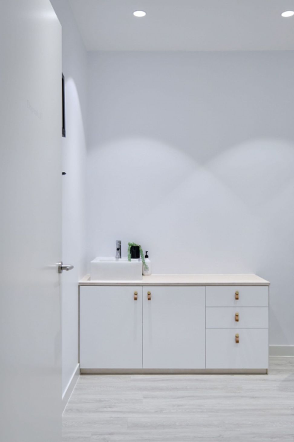 EYEHAUS32.jpg