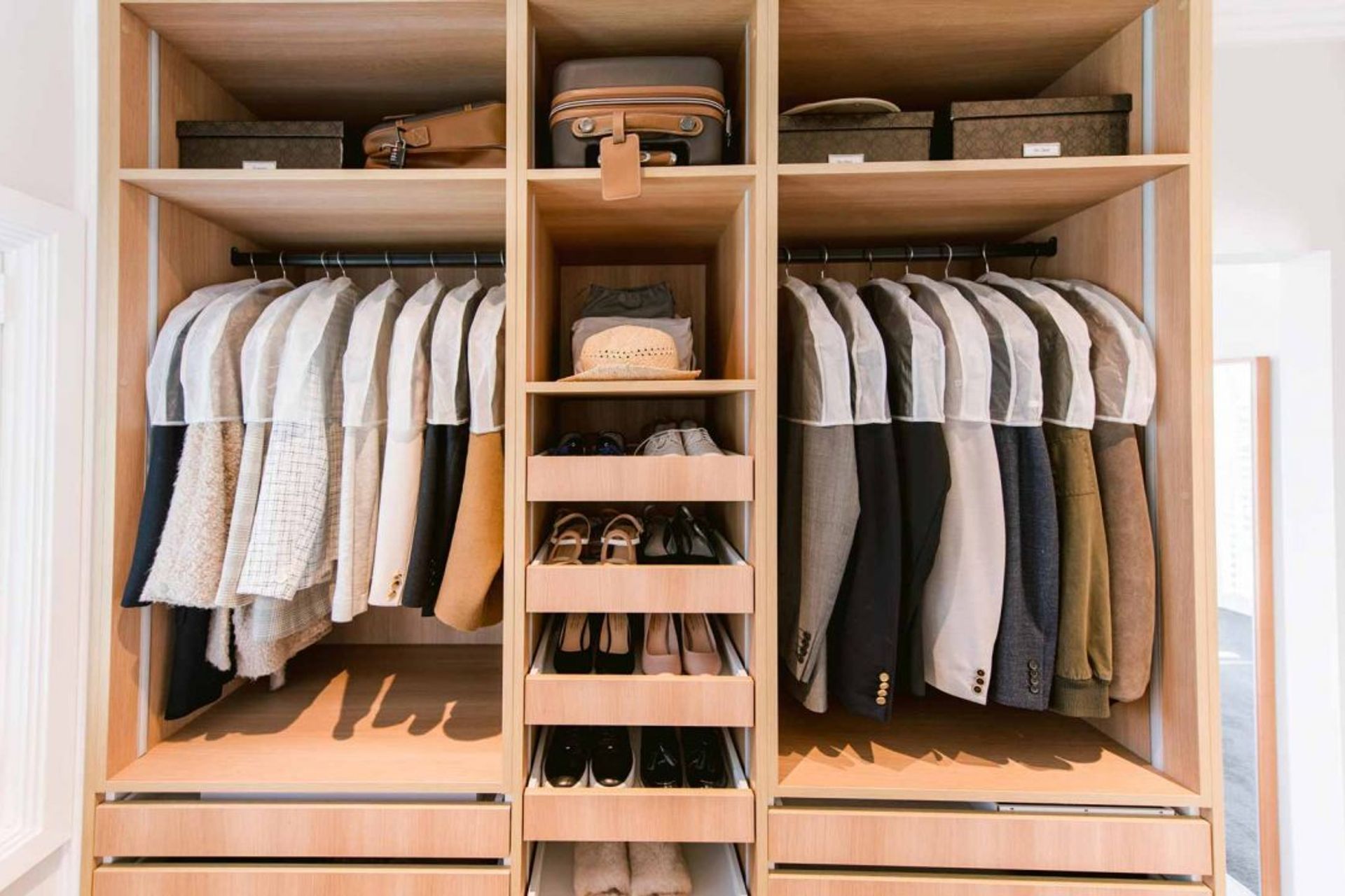 024-Modern-open-wardrobe-Mosman-1084x721.jpg