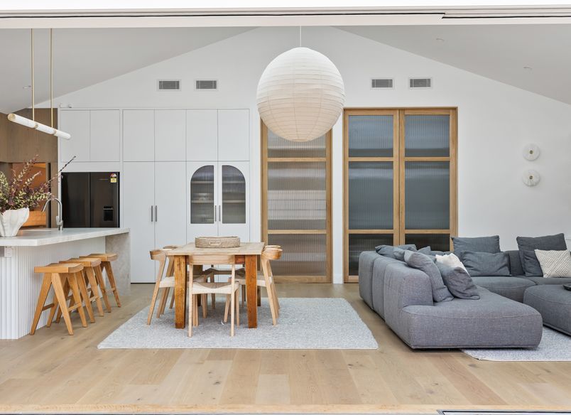 Ascot House   I   Narrow Neck