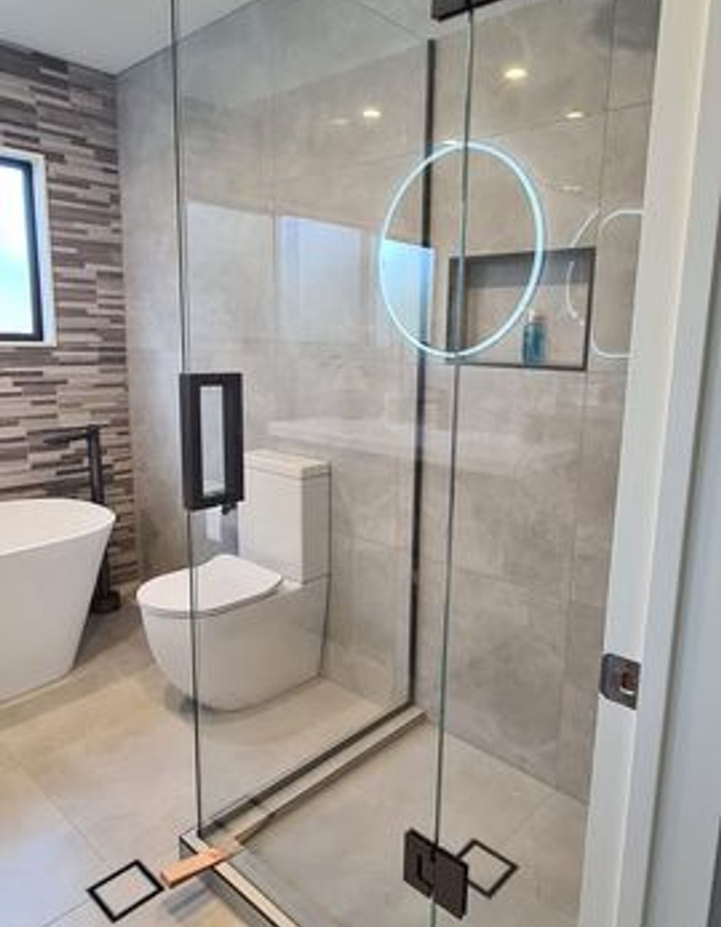 Gardens Main Bathroom